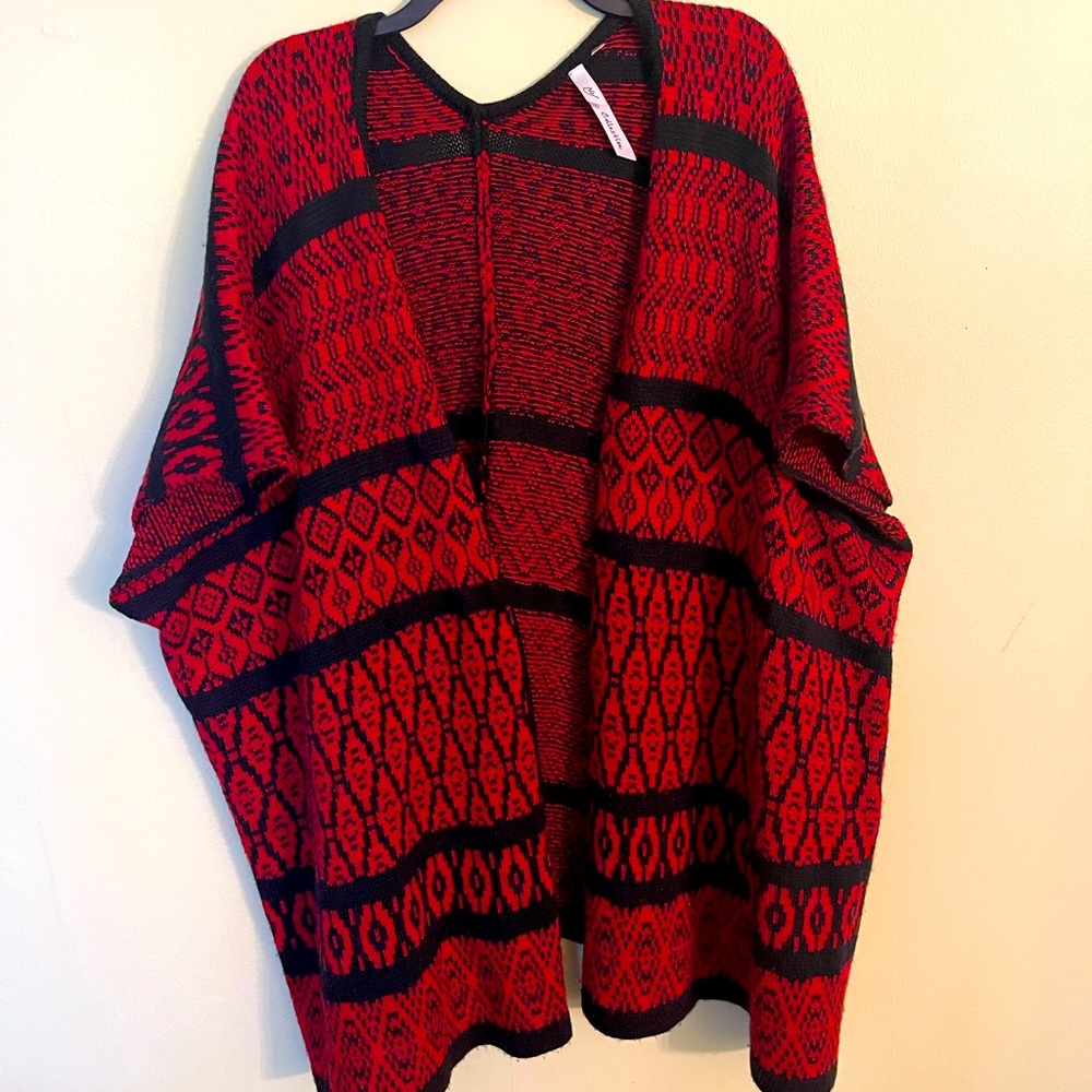 Women’s NY Collection Gently Worn Poncho Sweater.